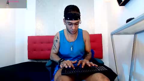 Snapshot of andrey_u92 chatting on November 2025 09:03:01 PM online show from November 2025 09:03:01 PM