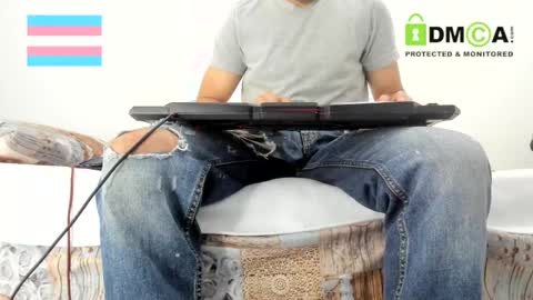 hugeclit  online show from February 2025 12:32:02 PM