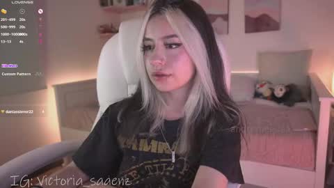 Snapshot of andromeedaa_ chatting on October 2025 09:30:01 PM Victoria Senz online show from October 2025 09:30:01 PM