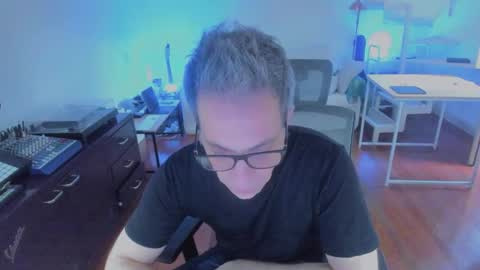 Andrew online show from November 2025 06:45:01 PM