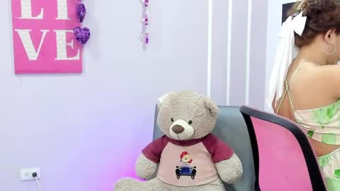 Andrea online show from February 2025 11:43:01 AM