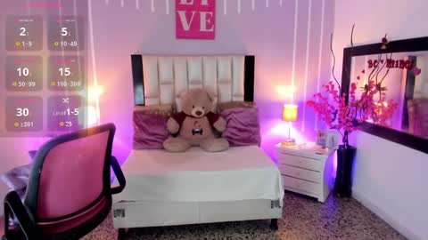 Andrea online show from November 2025 01:11:01 PM