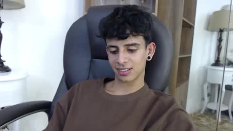 andyxibrat online show from April 2026 10:23:02 PM