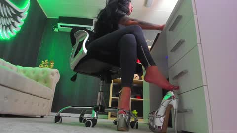 Snapshot of anemariejolie chatting on January 2025 12:28:02 AM Anne online show from January 2025 12:28:02 AM