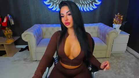 Snapshot of anemariejolie chatting on October 2025 04:59:02 PM Anne online show from October 2025 04:59:02 PM