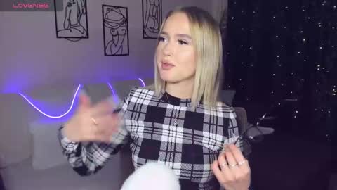 Anfisa online show from November 2025 04:07:01 PM