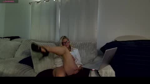 angel01432023 online show from October 2025 05:14:02 PM