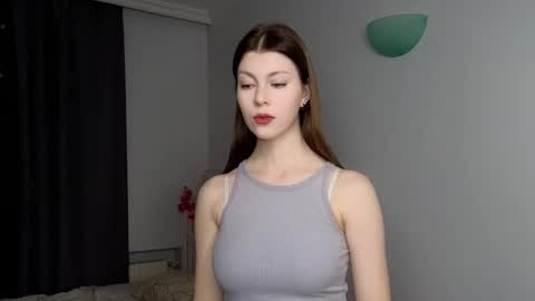 Keira online show from November 2025 06:40:02 PM