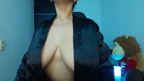 angel blackhot online show from April 2026 03:12:01 AM