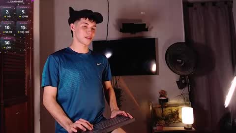Snapshot of angel_bless19 chatting on December 2024 04:44:02 AM Angel help me with 100 thumbs up online show from December 2024 04:44:02 AM