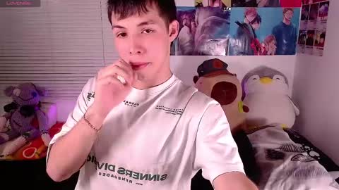 Snapshot of angel_bless19 chatting on January 2025 10:58:02 PM Angel help me with 100 thumbs up online show from January 2025 10:58:02 PM