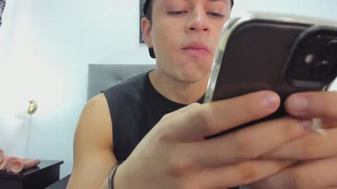 Snapshot of angel_cuervo chatting on December 2024 01:03:01 PM Angel Cuervo online show from December 2024 01:03:01 PM
