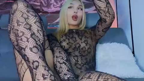 Snapshot of angel_dragun chatting on July 2026 03:56:01 AM Angel-dragun online show from July 2026 03:56:01 AM