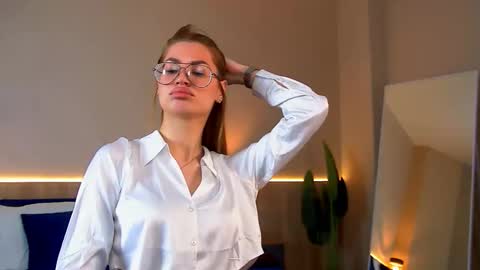 Angel - your mood online show from February 2026 07:23:01 AM