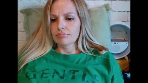 Snapshot of angel_girllovemy chatting on November 2025 10:06:02 AM ANGEL online show from November 2025 10:06:02 AM