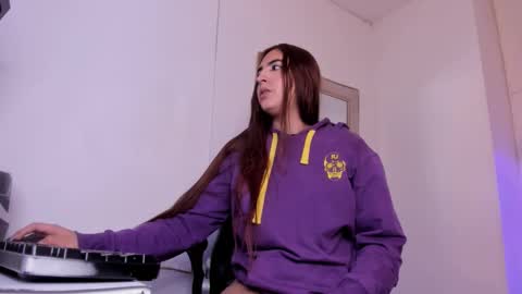 angel hardy online show from September 2025 10:48:02 AM