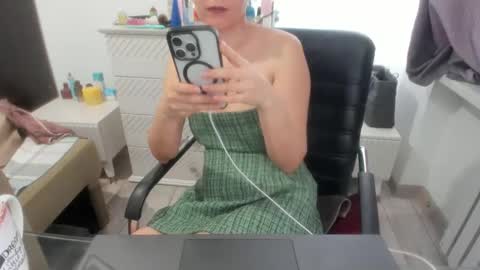 Snapshot of angel_lee__ chatting on February 2025 07:48:01 AM angel_lee__ online show from February 2025 07:48:01 AM