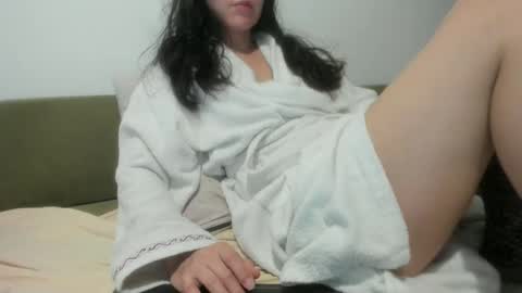 angel_lee__ online show from May 2026 12:43:01 PM
