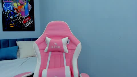 Snapshot of angel_sapphire_ chatting on December 2024 03:02:02 PM Angel My schedule GTM2 Mon Tue Wen Thu Fri 0900am-0400pm online show from December 2024 03:02:02 PM