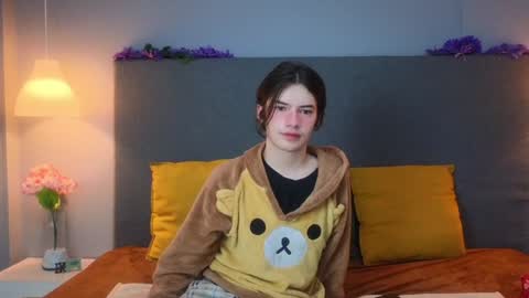 Snapshot of angel_shiny chatting on January 2025 03:49:02 AM Angel online show from January 2025 03:49:02 AM