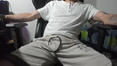 angel_straight online show from November 2025 07:12:02 PM