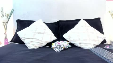 angel_velvet_ online show from February 2026 02:18:01 PM