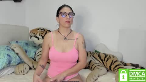 Snapshot of angela_blu chatting on January 2025 02:46:01 PM Angela online show from January 2025 02:46:01 PM