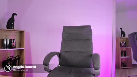Snapshot of angela_bonetti chatting on March 2025 12:37:02 AM Angela Bonetti online show from March 2025 12:37:02 AM