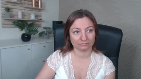 Snapshot of angela_samt chatting on September 2025 06:27:02 AM Angela online show from September 2025 06:27:02 AM