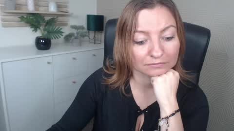 Snapshot of angela_samt chatting on September 2025 07:12:01 AM Angela online show from September 2025 07:12:01 AM