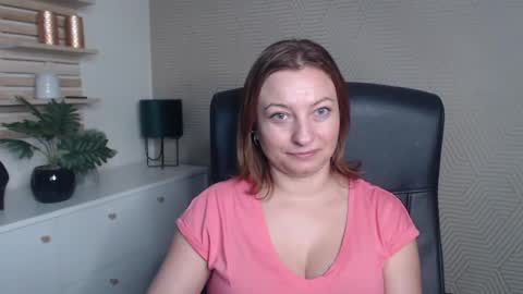 Snapshot of angela_samt chatting on October 2025 06:50:02 AM Angela online show from October 2025 06:50:02 AM