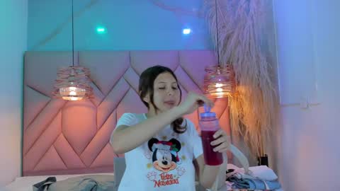 Snapshot of angelaa_cute chatting on December 2024 12:06:01 PM ANGELA online show from December 2024 12:06:01 PM