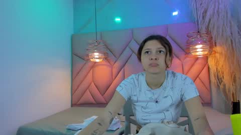 Snapshot of angelaa_cute chatting on December 2024 12:38:01 PM ANGELA online show from December 2024 12:38:01 PM