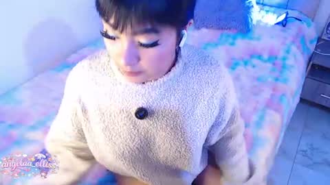 Snapshot of angelaa_elliss chatting on June 2026 02:05:02 AM Angela online show from June 2026 02:05:02 AM