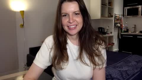 Snapshot of angeladarkk chatting on September 2025 03:59:02 PM Angela online show from September 2025 03:59:02 PM