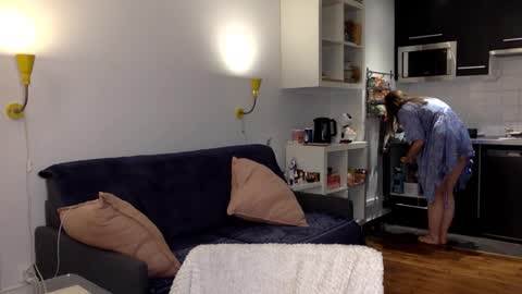 Angela online show from February 2026 06:06:01 PM