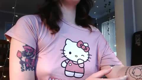 Snapshot of angelalice555 chatting on May 2026 11:46:02 PM angelalice555 online show from May 2026 11:46:02 PM