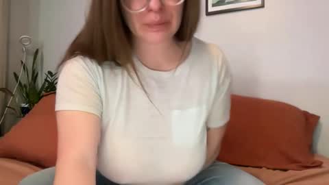 angelaray13654 online show from December 2025 05:25:01 AM