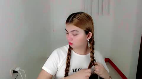 Snapshot of angelari_slut chatting on May 2026 09:59:01 AM angelari_slut online show from May 2026 09:59:01 AM