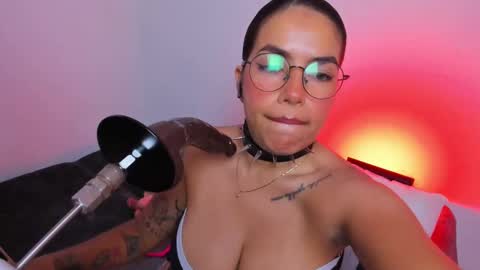 Angela Ricci online show from October 2025 08:17:01 PM