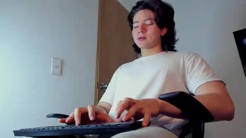 Snapshot of angelbennet_ chatting on December 2025 11:00:02 PM Angel Bennet online show from December 2025 11:00:02 PM