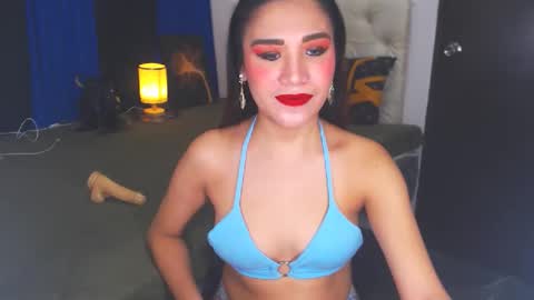 Snapshot of angelcumfallen chatting on January 2025 03:37:02 PM Angel online show from January 2025 03:37:02 PM