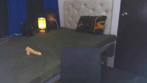 Snapshot of angelcumfallen chatting on January 2025 03:57:01 PM Angel online show from January 2025 03:57:01 PM