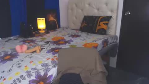 Snapshot of angelcumfallen chatting on January 2025 01:05:02 AM Angel online show from January 2025 01:05:02 AM