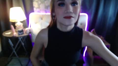 Snapshot of angelcumfallen chatting on October 2025 06:50:02 AM Angel online show from October 2025 06:50:02 AM