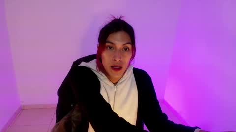 Snapshot of angele_johnson chatting on May 2026 07:04:01 PM angele online show from May 2026 07:04:01 PM