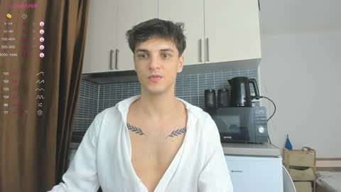 Snapshot of angelfrank chatting on March 2025 03:59:02 AM Frankie online show from March 2025 03:59:02 AM