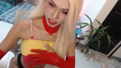 DIVINE ANGEL online show from May 2026 01:00:01 AM