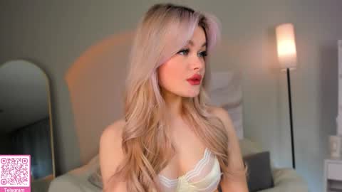 Snapshot of angelic_pricess chatting on February 2026 01:12:01 AM Emma online show from February 2026 01:12:01 AM