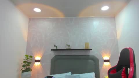 Snapshot of angelica_dymond chatting on February 2025 12:00:02 PM A N G E L I C A online show from February 2025 12:00:02 PM